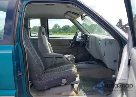 1995 Chevrolet S Truck S10 z USA, uszkodzony, nr VIN 1GCCS19Z4S8249548